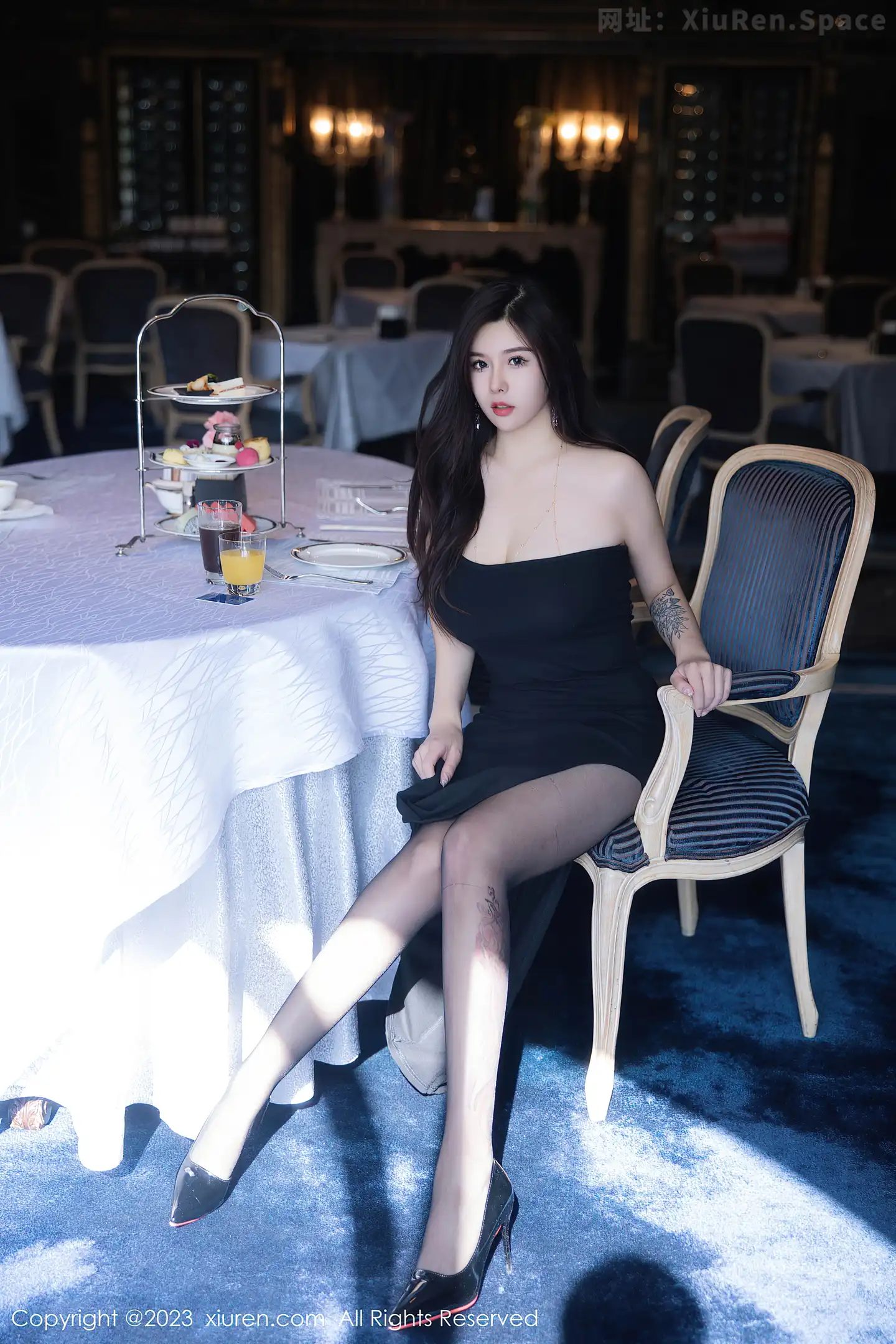 图片[4]-[XiuRen秀人网] VOL.6973 模特周思乔Betty性感黑色露肩短裙半脱秀豪乳遮点极致诱惑写真80P-秀人网官方网站